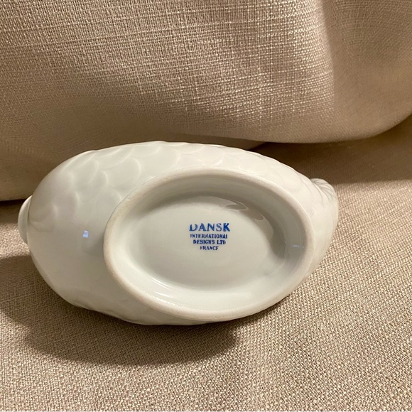 Vintage DANSK China (France) - White FISH SHAPE SAUCE GRAVY BOAT PITCHER - MINT - Picture 6 of 10